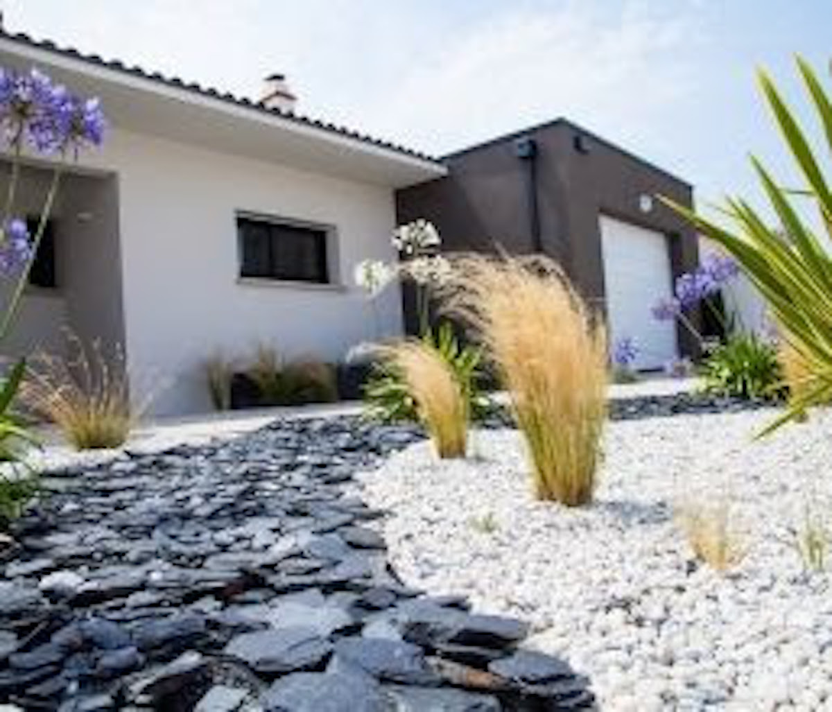 Votre réalisation d’allées de jardin par votre paysagiste proche de Libourne Votre réalisation d’allées de jardin par votre paysagiste proche de Libourne
